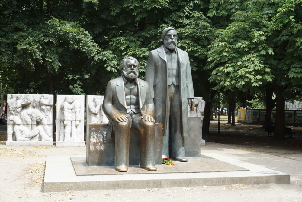 Engels toujours là