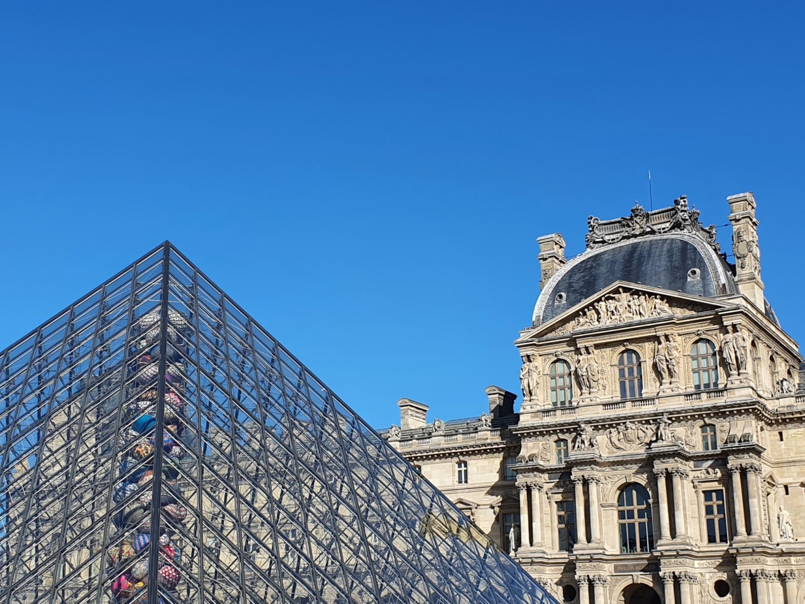 En passant par le Louvre